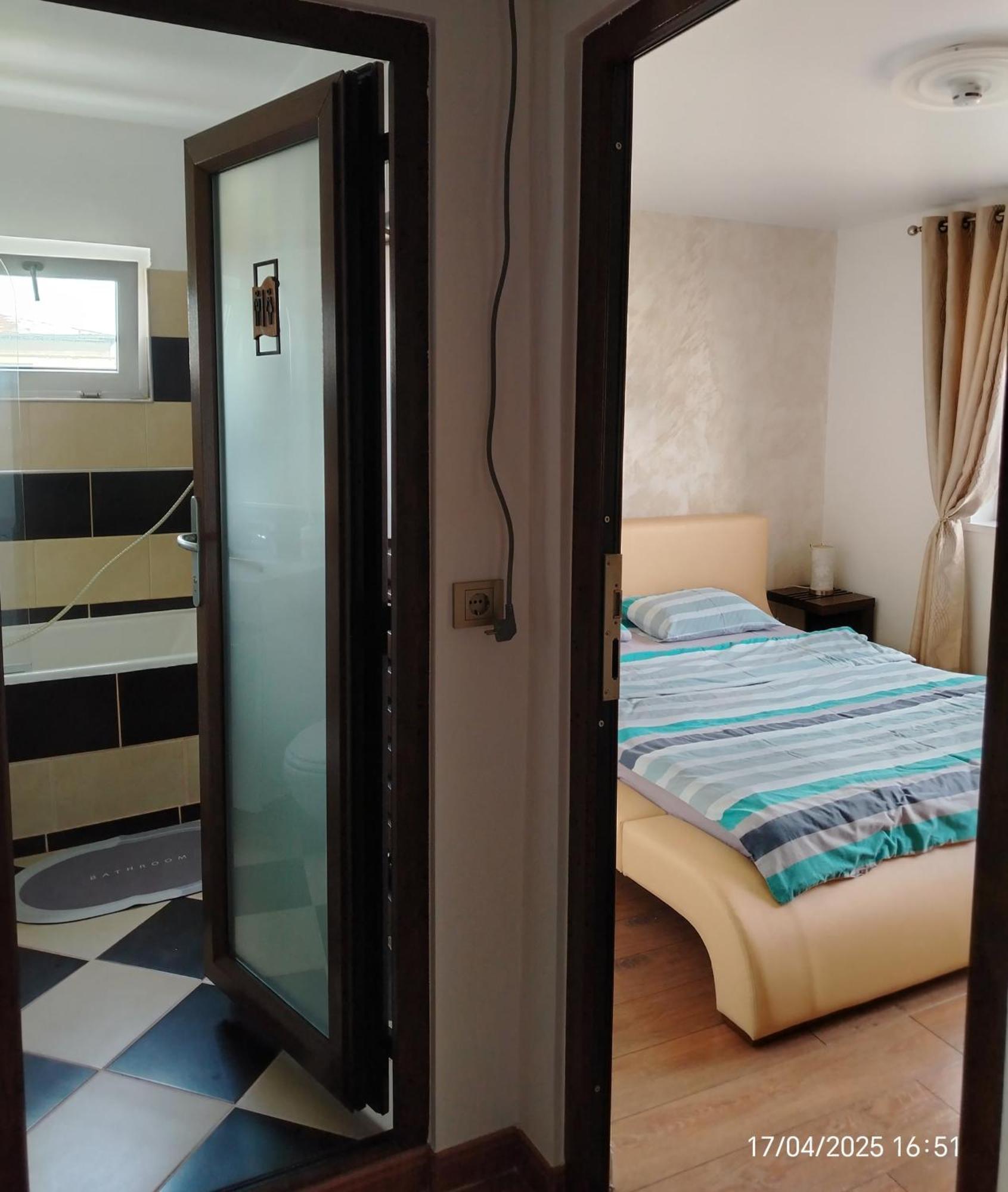 Arka Apartment Крайова Экстерьер фото